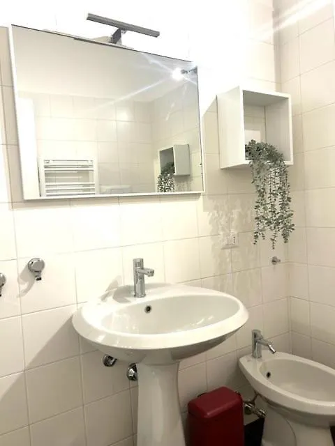 Apartment Ap12 Grazioso Appartamento In Centro Milan