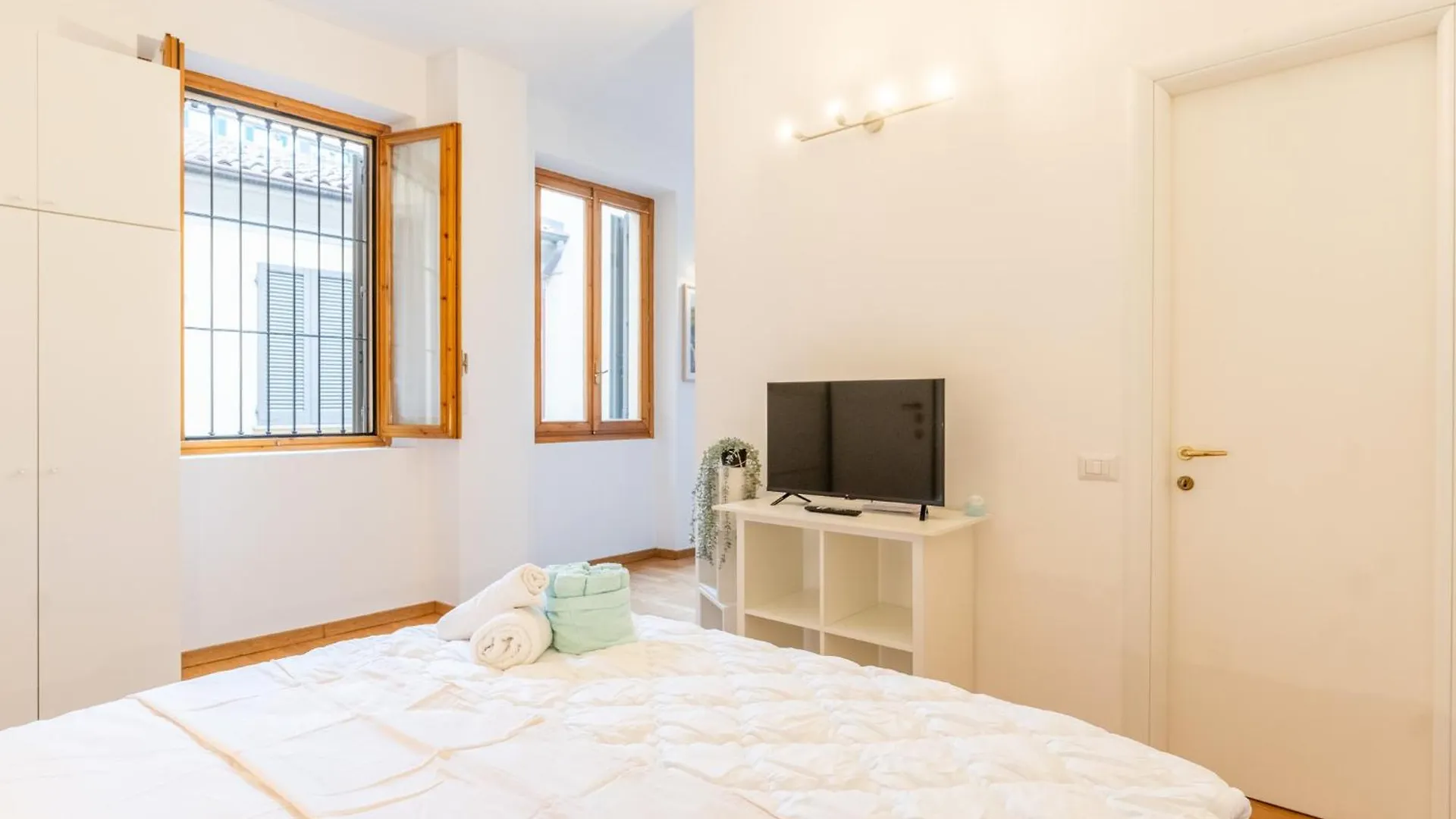 Apartment Ap12 Grazioso Appartamento In Centro Milan Italy